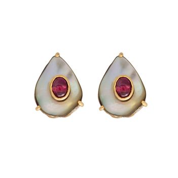 Elegant Mother of pearl and Ruby 18K Gold Stud Earrings