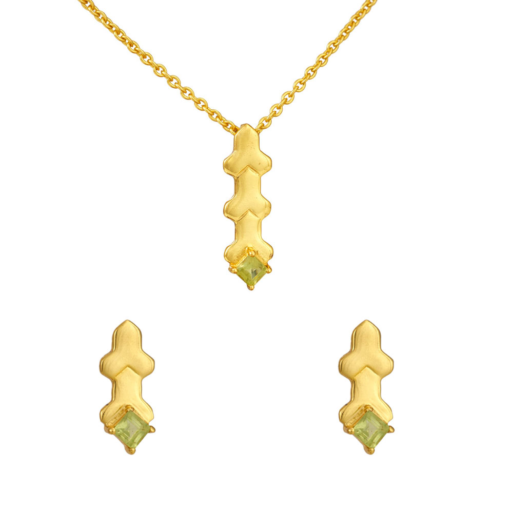 Shop 925 Sterling Silver Scaled Peridot Pendant Set Online at Gehna