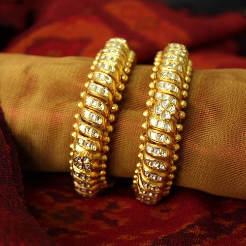Arresting 22K Yellow Gold and Uncut Diamond Bangles