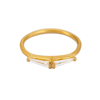 Entrancing Tapered Diamond Ring