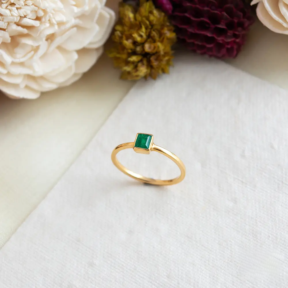 Shop Dapper Square Emerald Ring for Women | Gehna