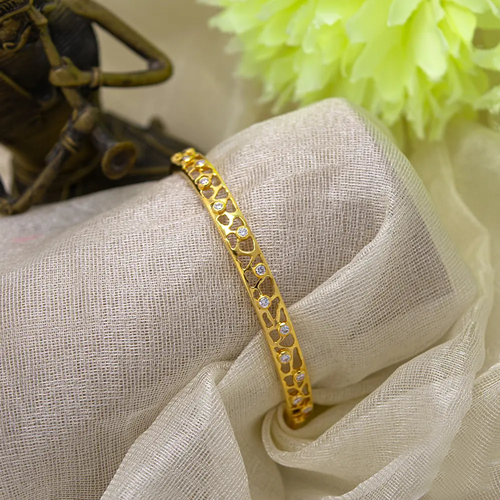 Shop Traditional 22K Gold and Diamond Bangle Online in India Gehna