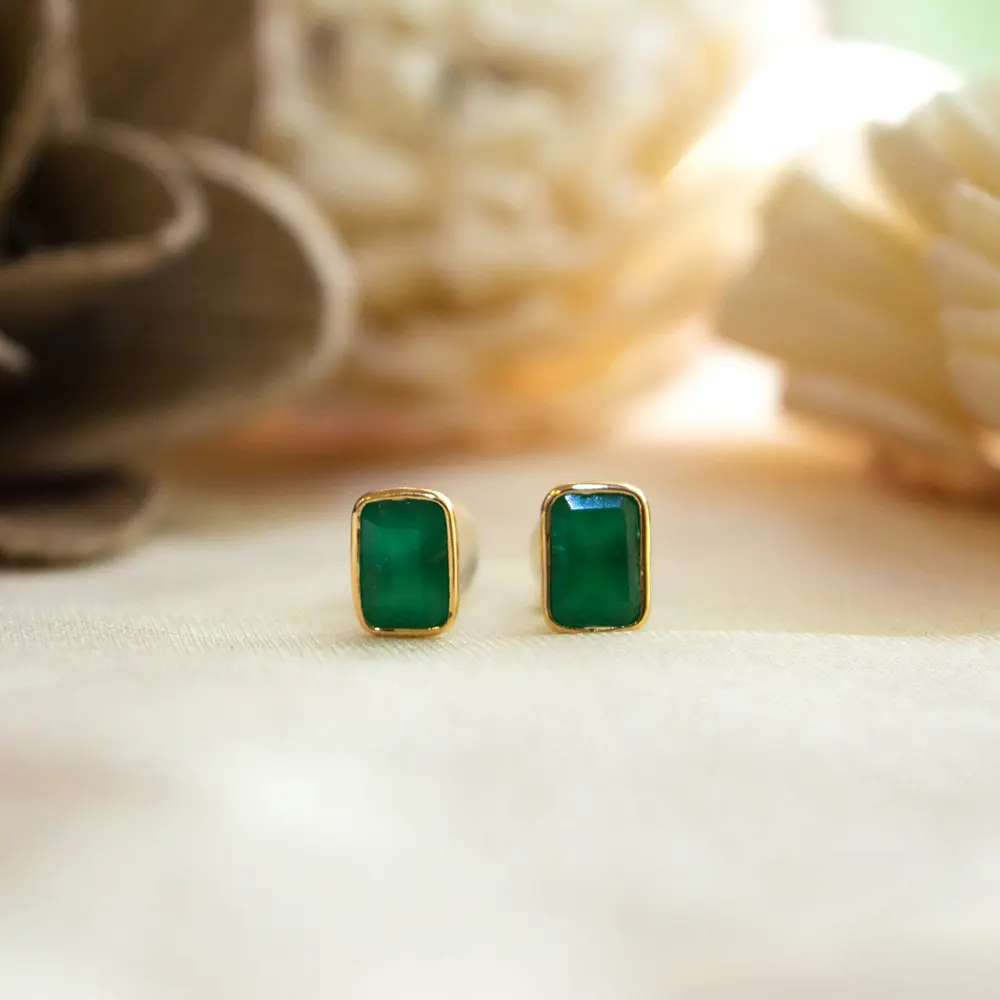 Shop Evergreen Onyx 18K Gold Stud Earring Online in India Gehna
