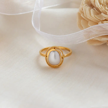 Gold Ladies Pearl Ring