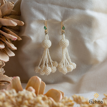 Glamorous Pearl & Emerald Chandelier 18K Gold Earring 