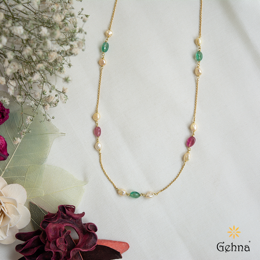 Pearl chains in gold new arrivals