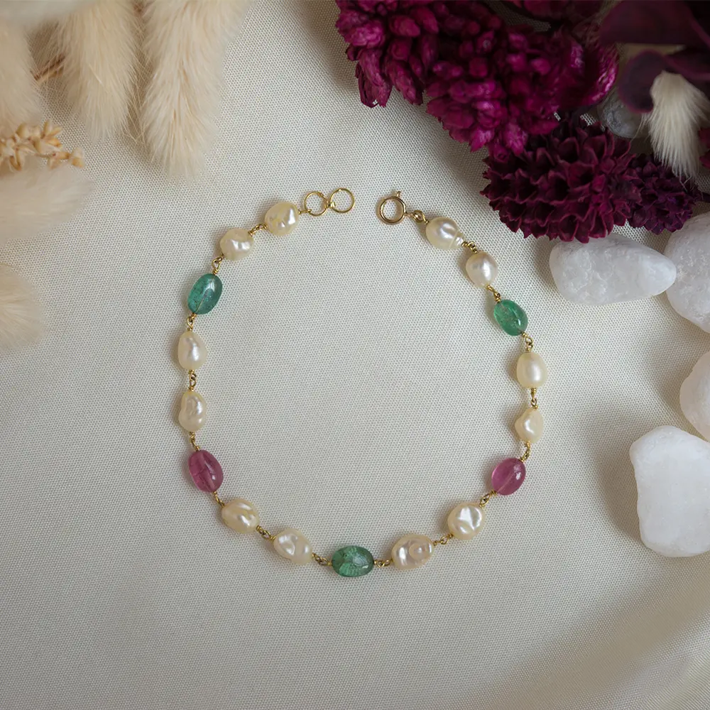 Shop Glowing Treasures 18K Gold Bracelet for Women | Gehna