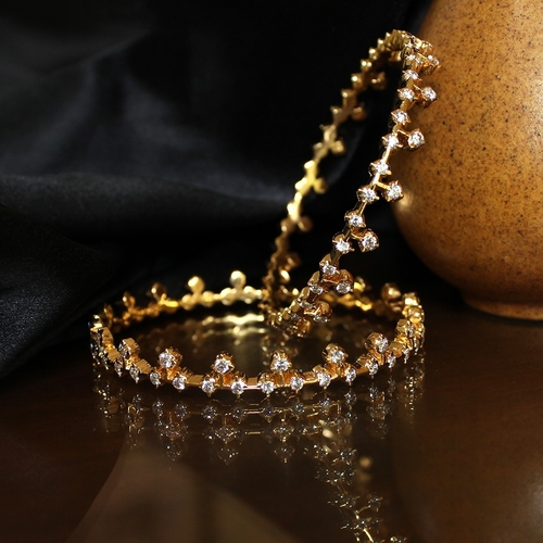 Close setting diamond bangles store