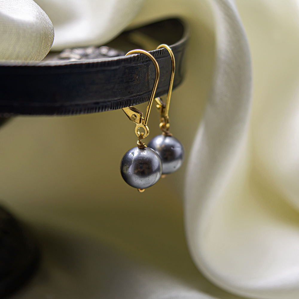 Freshwater black top pearl earrings